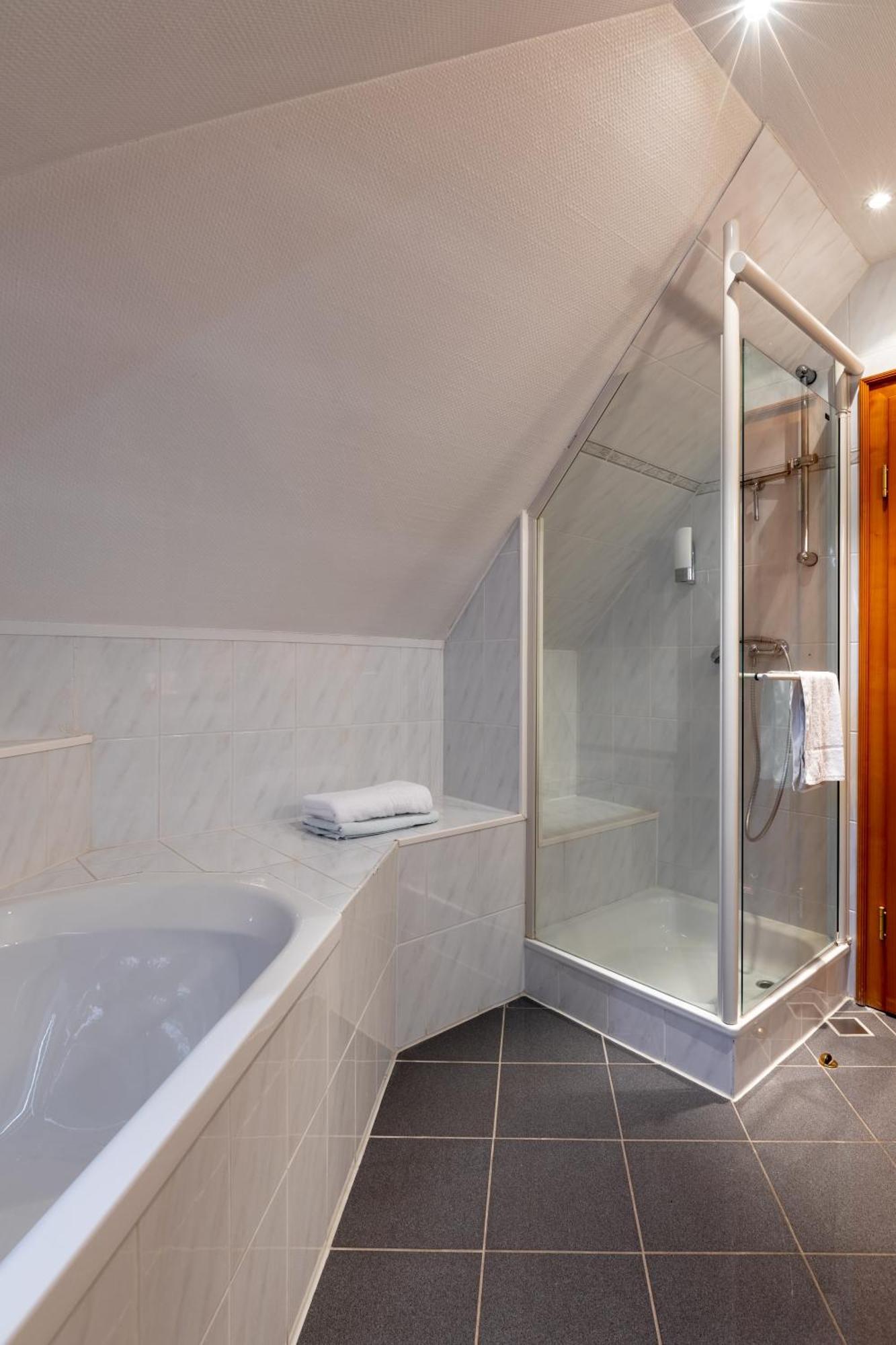 Hotel Wittekindsquelle Бад Ойнхаузен Стая снимка