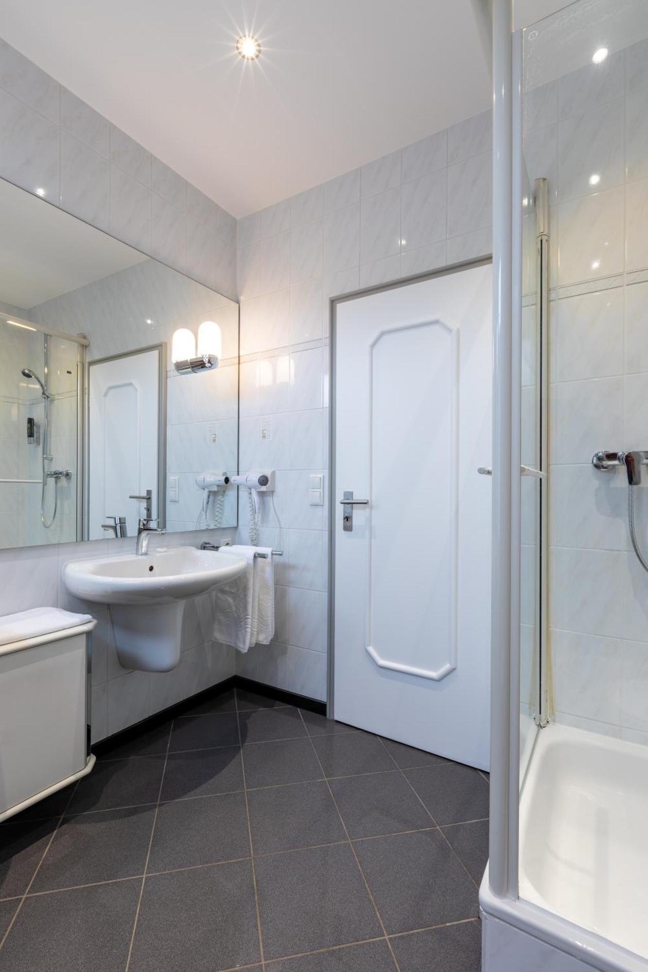 Hotel Wittekindsquelle Бад Ойнхаузен Стая снимка